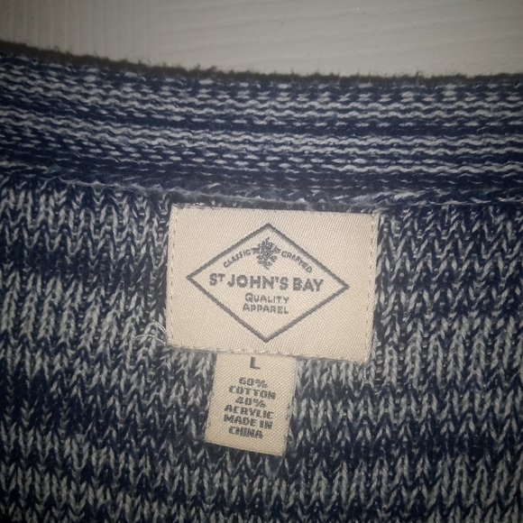 Ladies Sweater - Picture 2 of 3